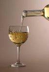 pouring-chardonnay